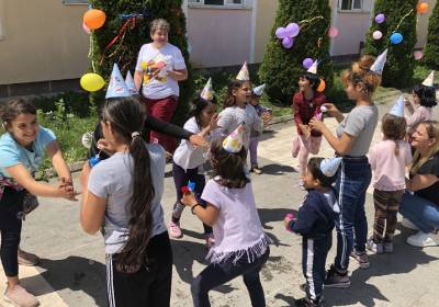 „Copilărie în culori„ – activități educative pentru copiii defavorizați