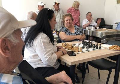 DAS Deva: Seniorii Devei, invitați la o „Călătorie prin lumea auzului”