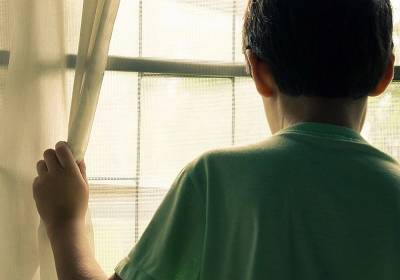 DAS Deva: Peste 40 de copii ai căror părinți sunt plecați la muncă în străinătate sunt monitorizați de asistenții sociali, în 2026