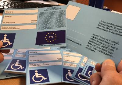 DAS Deva: Legitimații pentru parcare gratuită – eliberate pe loc! Documentele sunt destinate persoanelor cu dizabilități